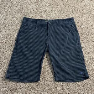 O'Neill Shorts Womens 11 Black Pinstripe Shorts Flat Front Casual Skate Surf Y2K